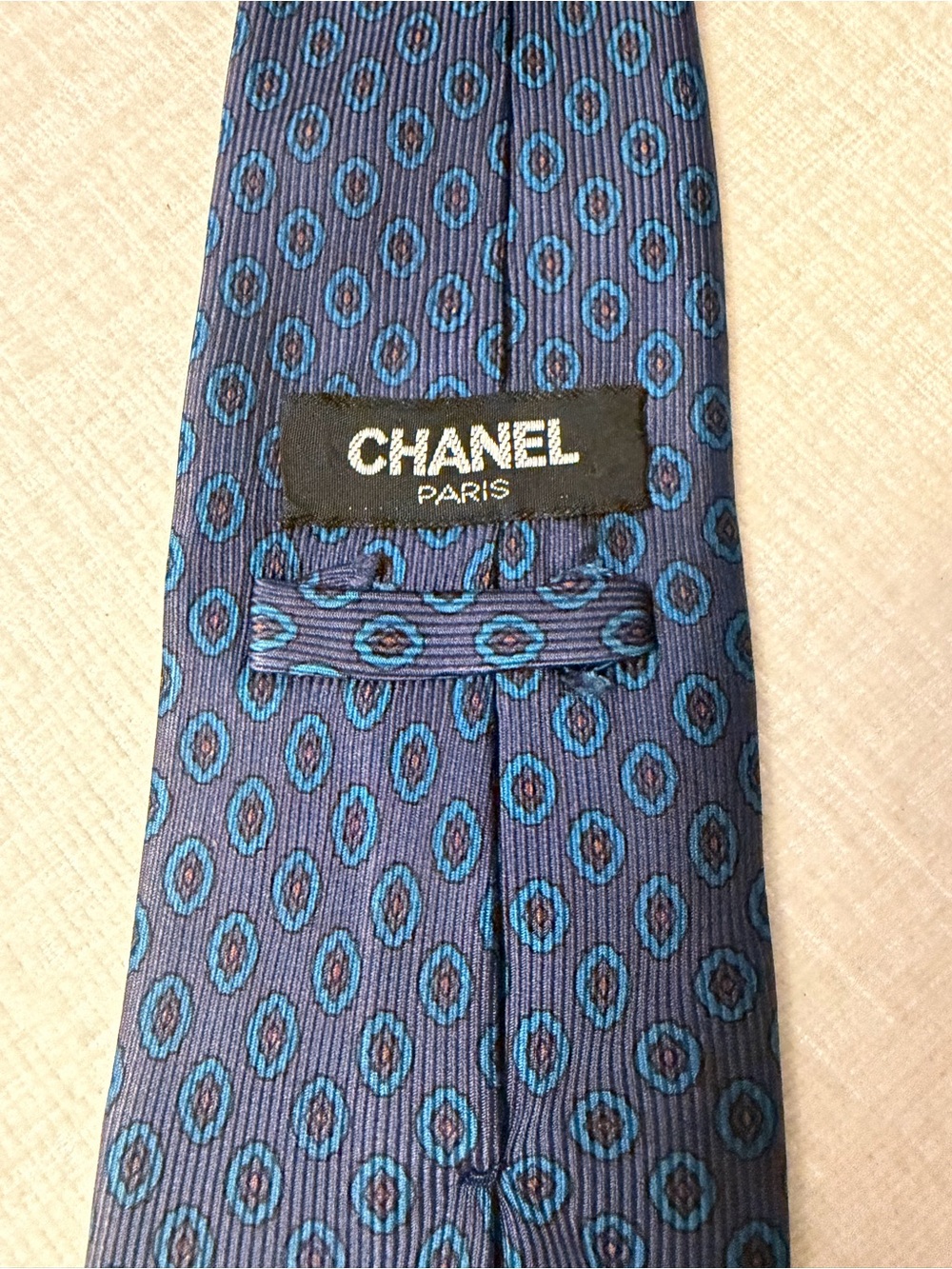CHANEL Tie with Teal Medallion Pattern - Picture 3 of 6